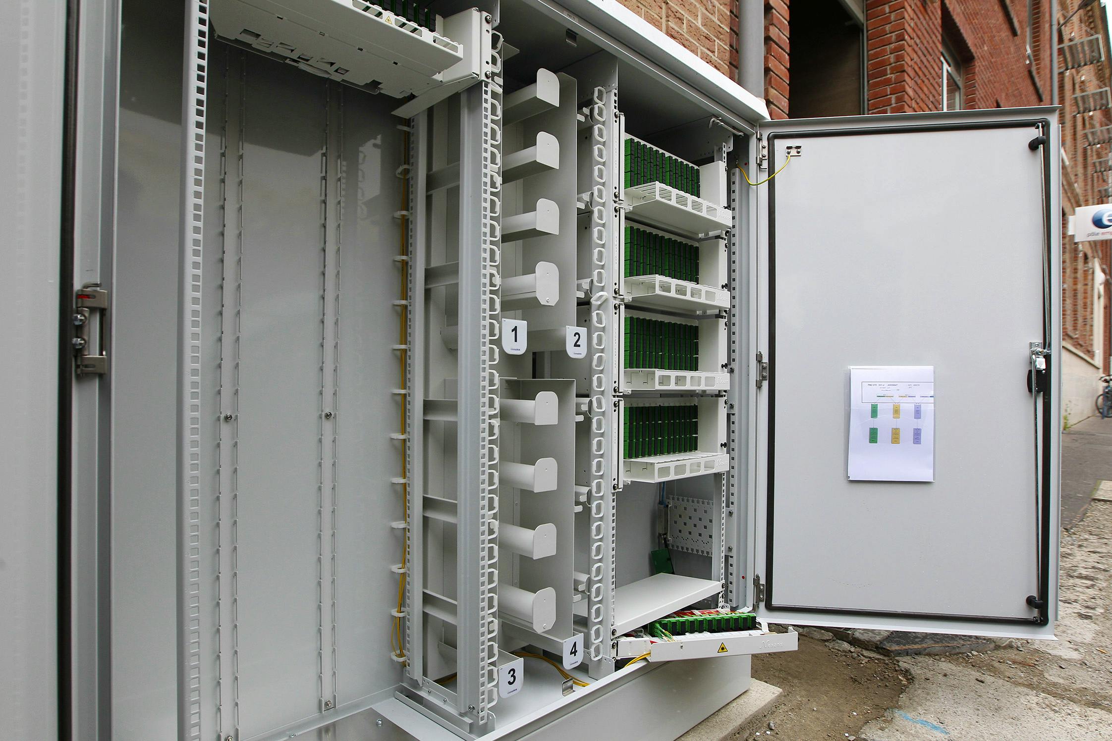 Telephone Mural De Sécurité - 96 Pouces (environ 2,44m) - Tex Tuf Noir -  VIP Crowd Control Barrière Rétractable Murale, image size:1100x733