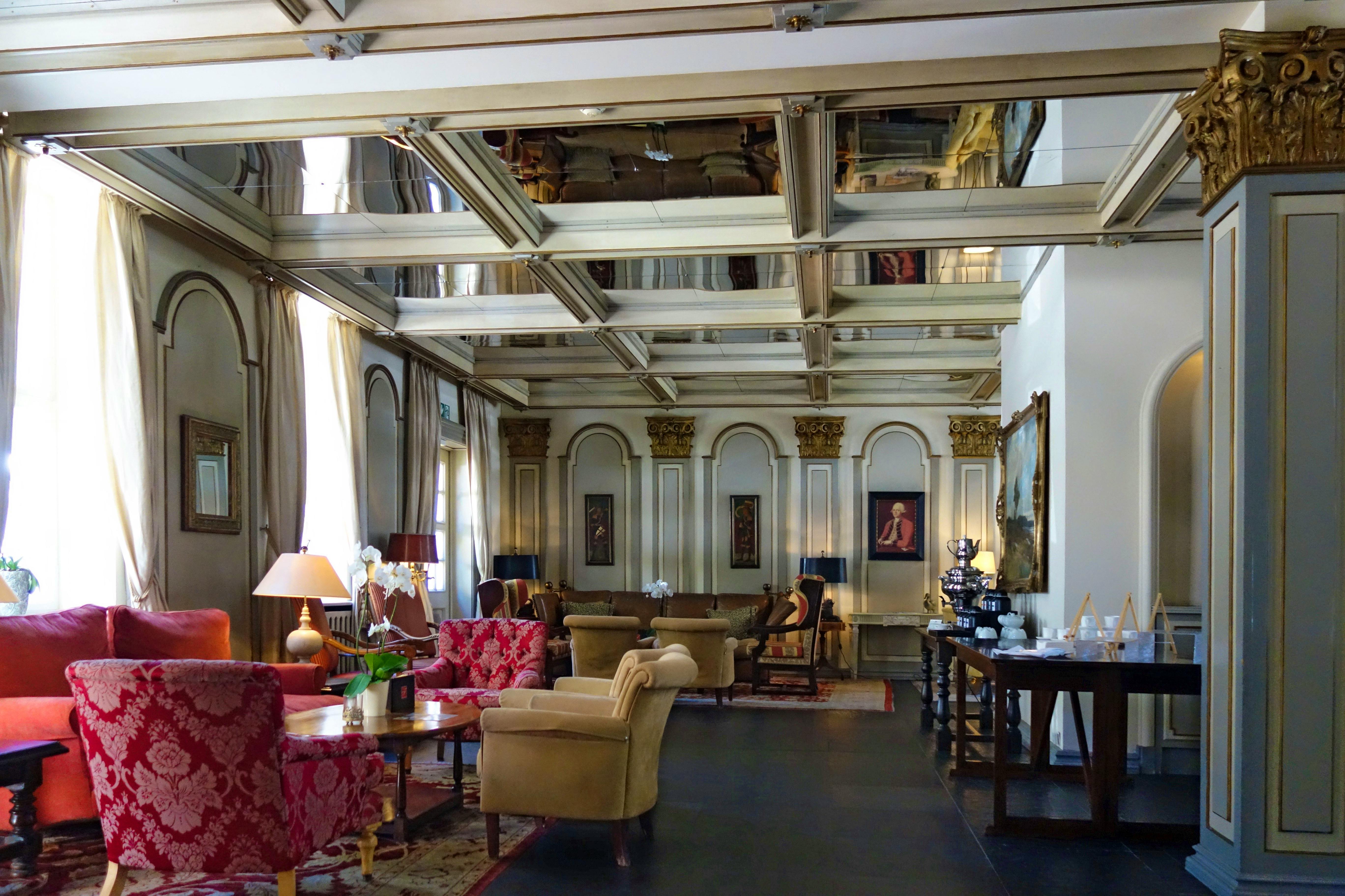 Betteljunge Am Furstenhof Shorthand Social