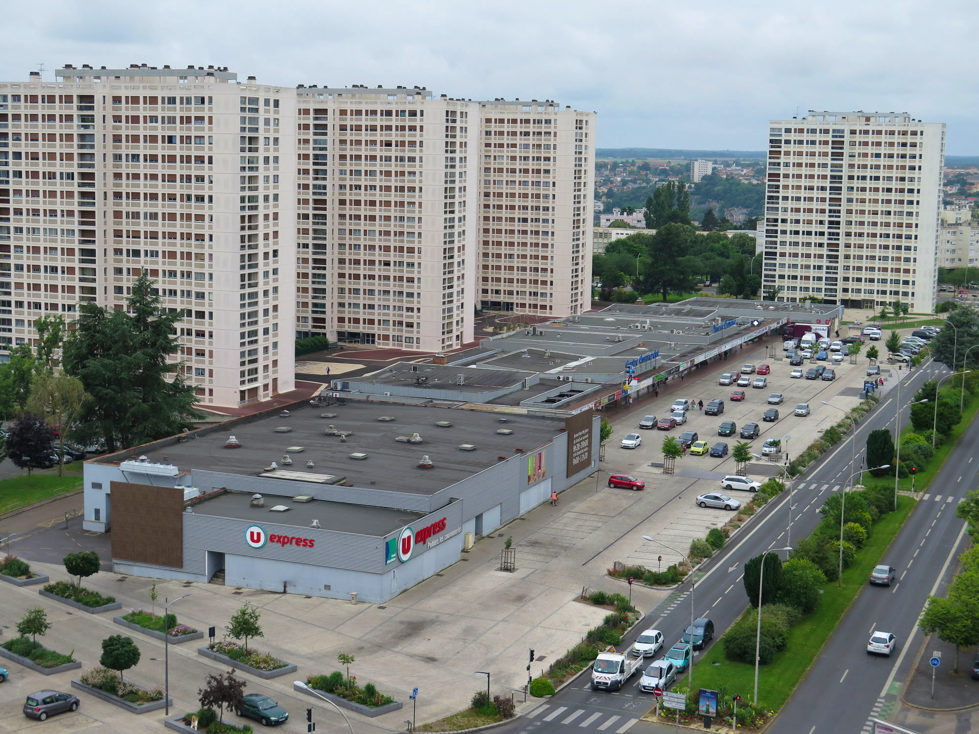 Sur les toits de Poitiers — Shorthand Social