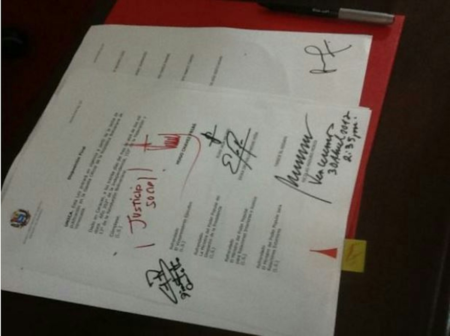 30 de abril de 2012: Chávez firma la nueva y revolucionaria LOTTT — Shorthand Social