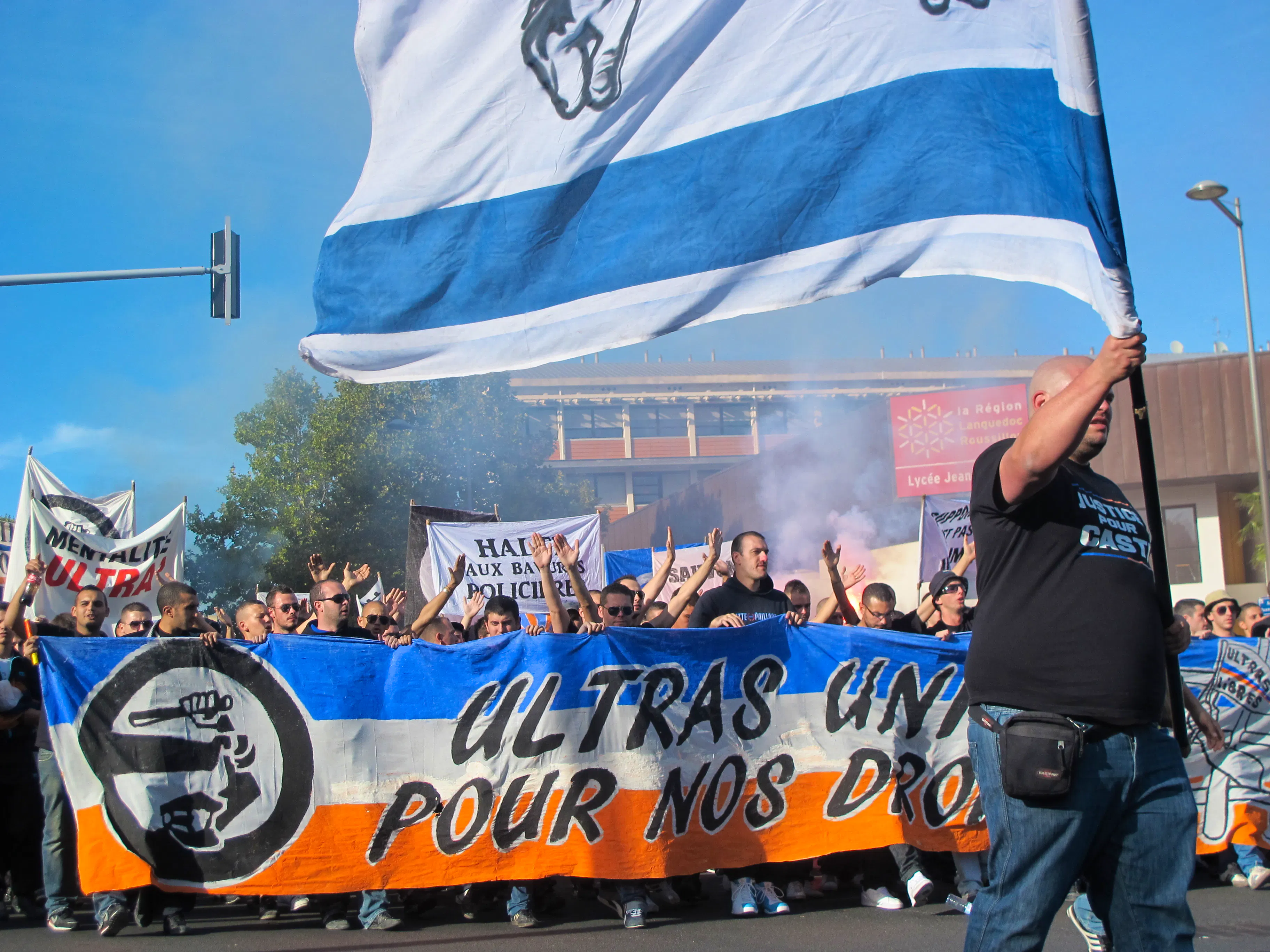 Casti contre le flashball  Shorthand Social