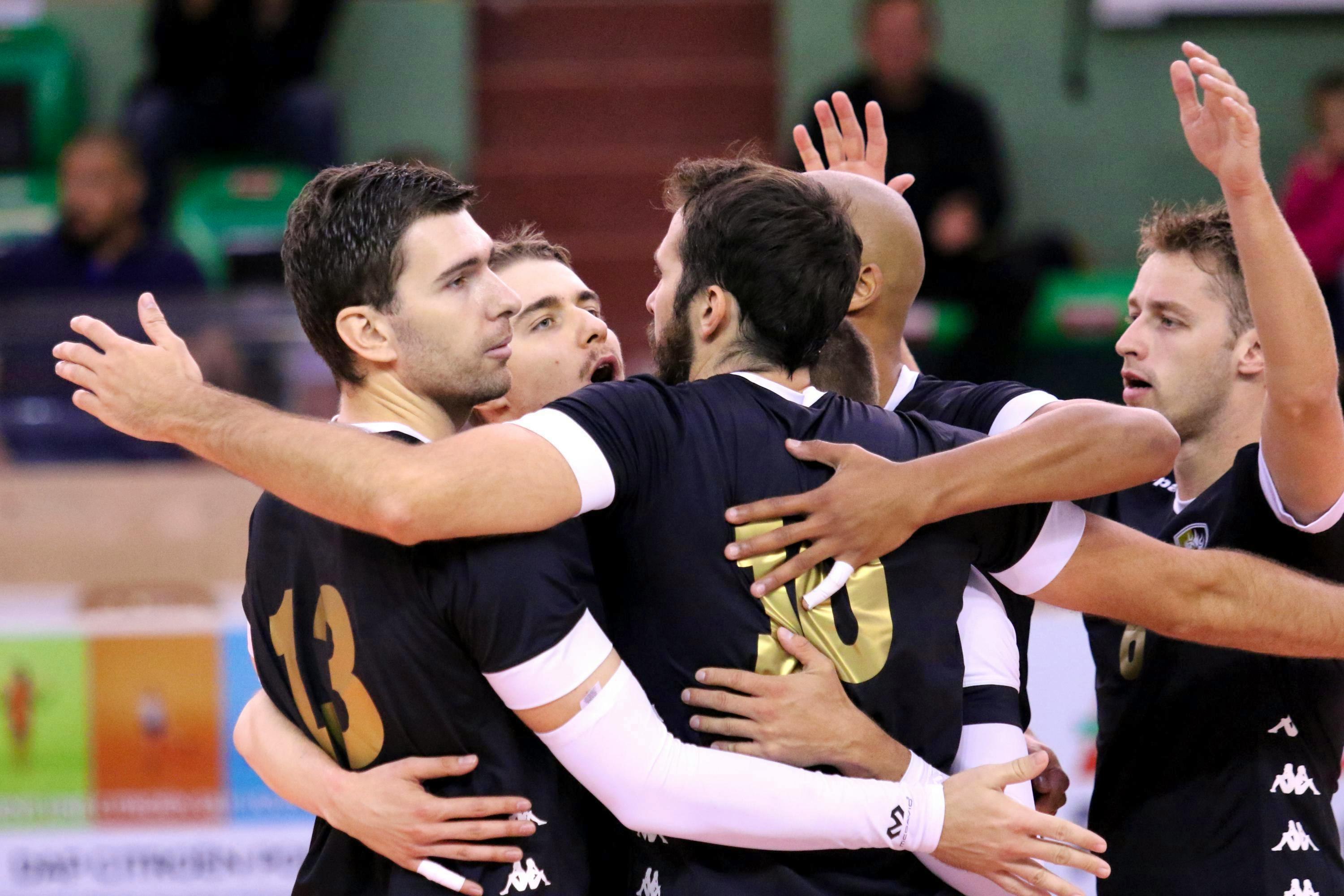 Le Stade Poitevin Volley monte au filet — Shorthand Social