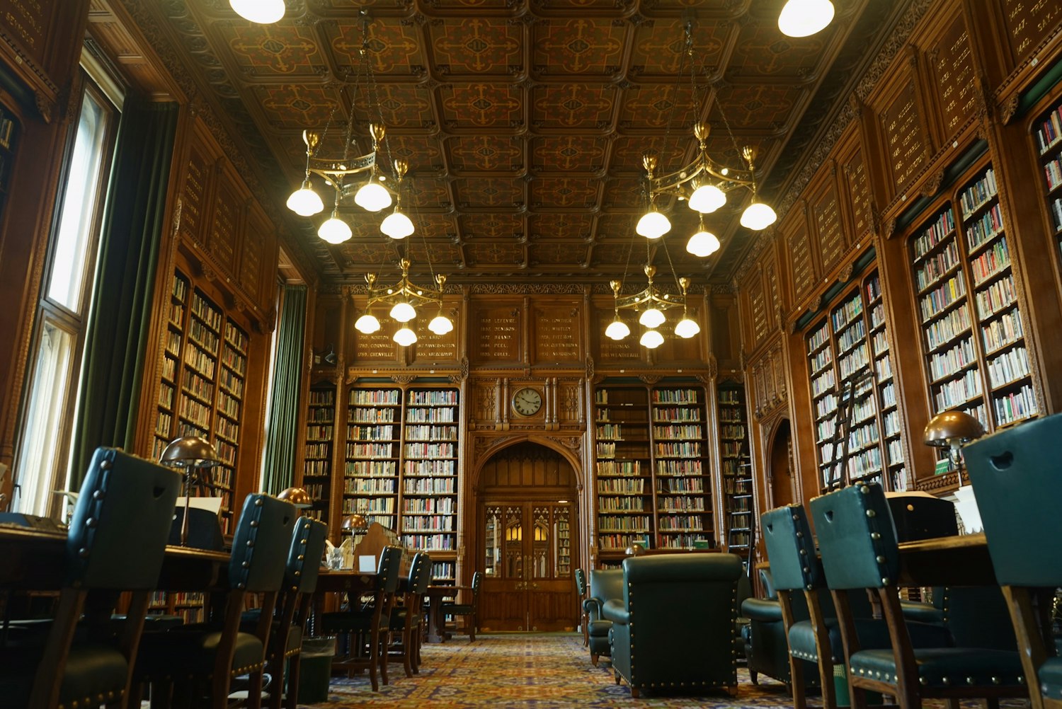 Static library. Вестминстерская библиотека в Лондоне. Библиотека во Дворце. Библиотека в особняке 17 век. Статические библиотеки.