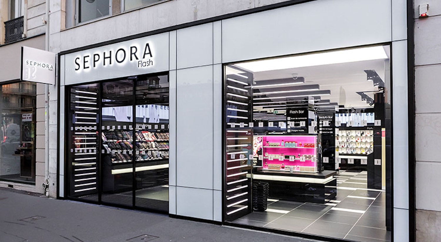 THE STORY OF HOW SEPHORA HAS REINVENTED IN-STORE EXPERIENCE AT THE DIGITAL  ERA — Shorthand Social