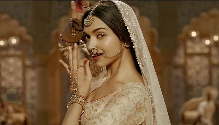 Did You Know: Deepika Padukone & Aishwarya Rai Are The Only 2 Female  Actresses Who Have Worn Over 400kg Of Gold For Their Movies, View Pics |  IWMBuzz